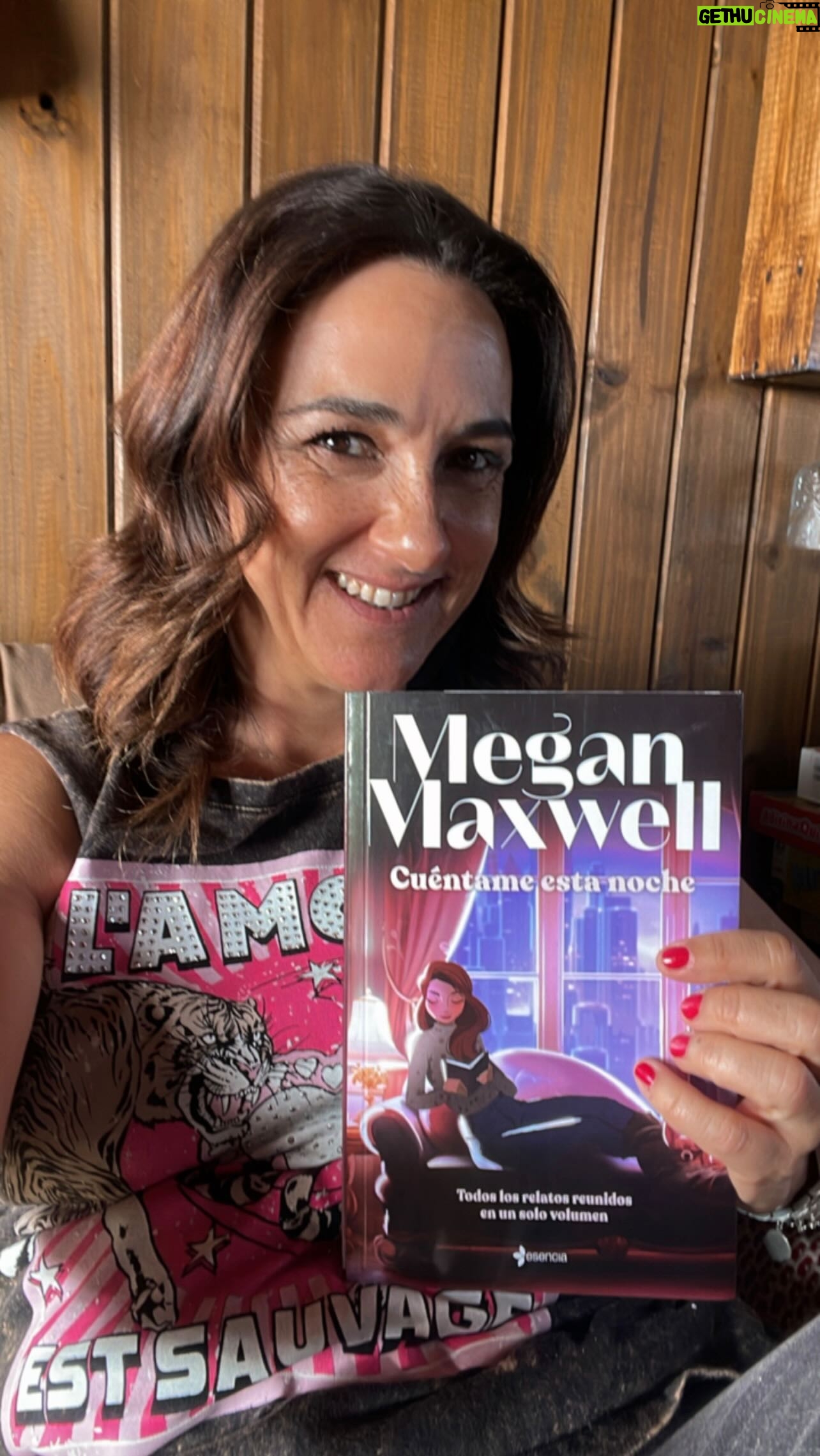 Renata Bravo - 608 Likes - ¿Existe algo más placentero que leer un buen libro en las vacaciones? De esos relatos que te atrapan y hacen volar el tiempo.
Eso me pasa con los libros de @megan__maxwell y ahora recién salido del horno llega “Cuéntame esta noche” de @planetadelibroscl, son relatos de novelas y cuentos cortos, algunos románticos otros eróticos 😉 ¡Les va a encantar! Mi recomendado para lo que queda de vacaciones.
Pueden encontrarlo en @buscalibre, @antarticalibros, @feriachilenadellibro y otras librerías y tiendas digitales.
#CreemosEnLosLibros 📚#PublicidadGrupoPlaneta
Después me cuentan qué 🙂