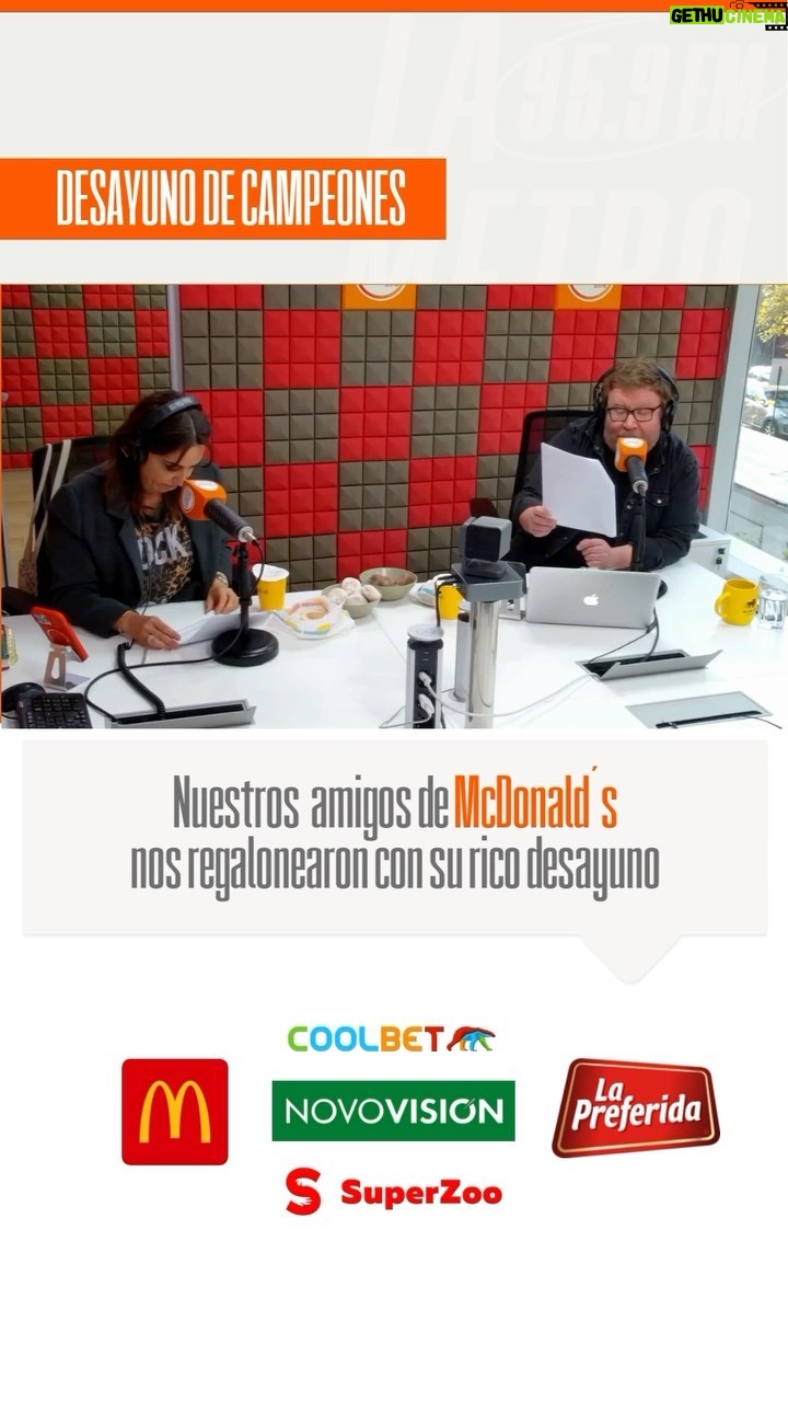Renata Bravo Instagram - En el matinal de #LaMetro disfrutamos un verdadero #DesayunoDeCampeones 👊🏻 @renata_bravo_ y @elwerne se deleitaron con un delicioso desayuno de nuestros amigos de @mcdonalds_cl 🤤 #Desayuno #ImposibleDeImitar #LaMetro #MeVoyALaMetro