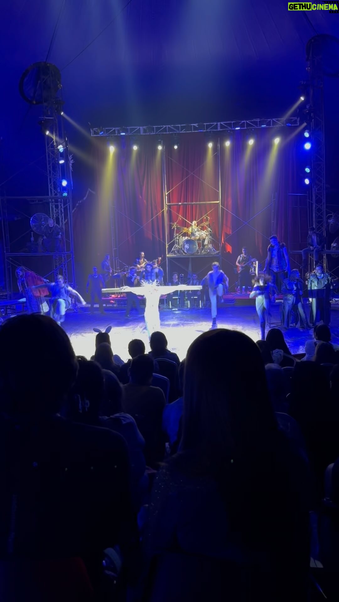 Renata Bravo Instagram - Ultra recomendada JESUCRISTO SUPERSTAR opera Rock en el EXTRAORDINARIO CIRCO de HUECHURABA hasta el 7 de abril !!!! Extraordinario elenco de músicos, cantantes, bailarines, actores tremendos artistas en escena ! No la deje pasar 😉 @extraordinariocirco