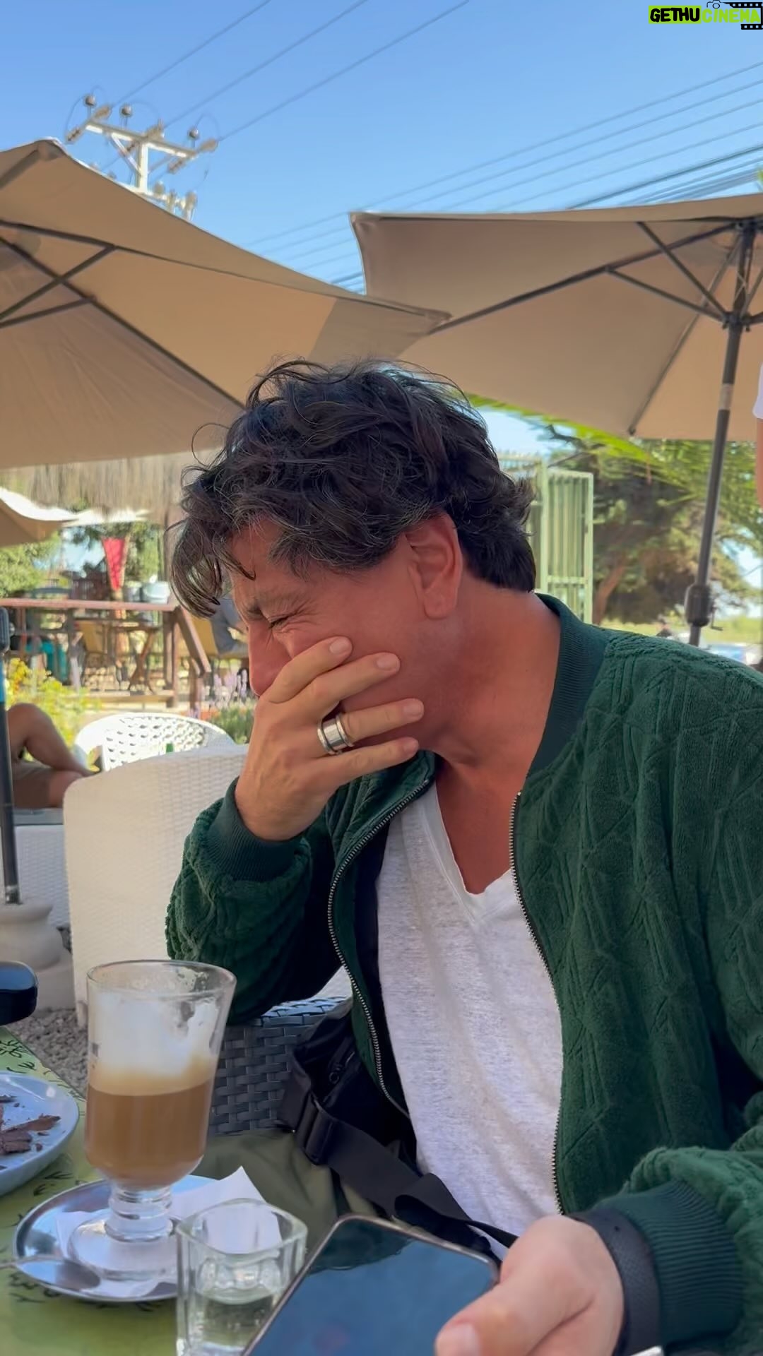 Renata Bravo - 2.6K Likes - Ataque de risa nivel Dios! adivinen de qué nos reíamos @afloresdelahoz cuéntennos de ese ataque de risa que les dio alguna vez porfa quiero leer sus historias