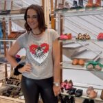 Renata Bravo Instagram – DATAZO! En Vitacura 9511 y en parque Arauco está @casamodatienda dónde encuentras más de 70 marcas de distintas emprendedoras,  una de ellas es mi súper amiga @_lolamir con todas sus maravillas y su hija la @lova_cl conócelas ! #moda #tendencias #emprendimientos #carteras #vestidos #chaquetas #joyas