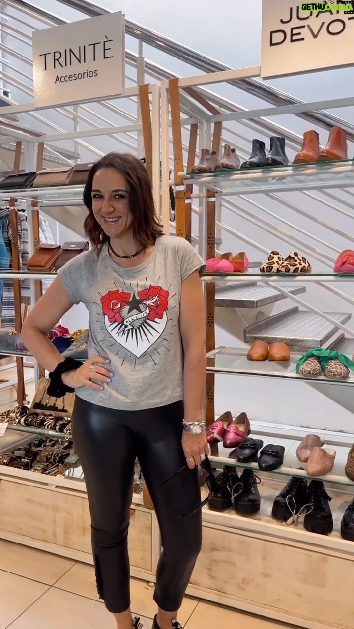 Renata Bravo - 1.6K Likes - DATAZO! En Vitacura 9511 y en parque Arauco está @casamodatienda dónde encuentras más de 70 marcas de distintas emprendedoras, una de ellas es mi súper amiga @_lolamir con todas sus maravillas y su hija la @lova_cl conócelas ! #moda #tendencias #emprendimientos #carteras #vestidos #chaquetas #joyas