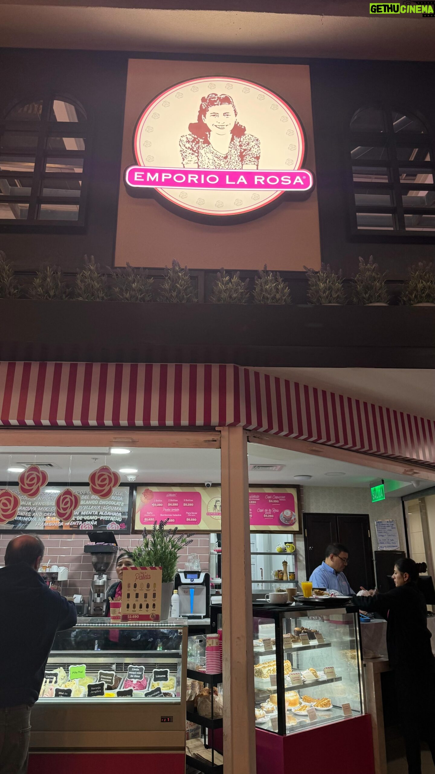 Renata Bravo Instagram - Datazo! Otra idea para festejar a tu mamá puedes llevarla a desayunar o a tomar té al @emporiolarosa tienen una Super promoción durante el mes de mayo ! Aprovecha !