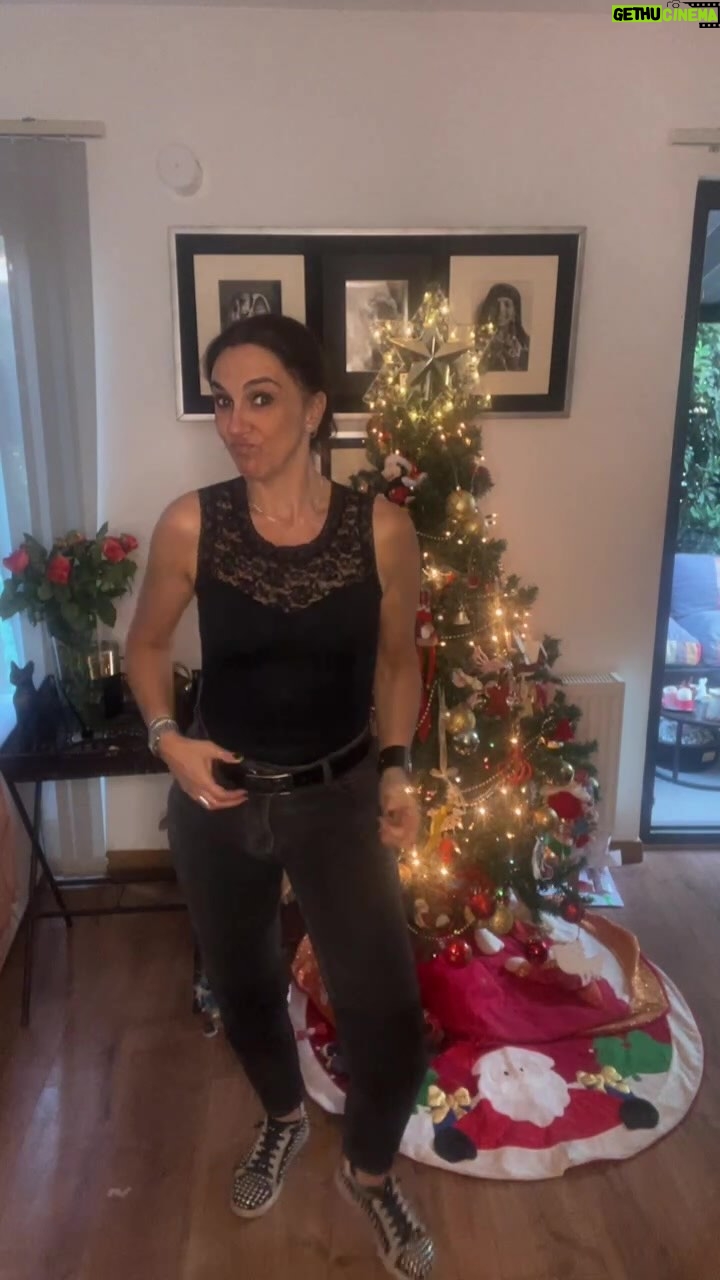 Renata Bravo - 0.9K Likes - Bodys colombianos con faja interior $26.000 cualquier modelo, más envío en @ricayque.cl #badys