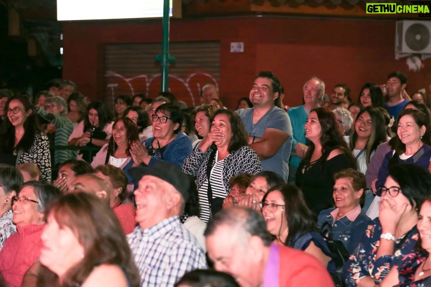 Renata Bravo Instagram - 👩🎤👏 Actriz, emprendedora y comediante Renata Bravo sacó buenas risas con su Stand Up en "Paseo Voces de Mujer" de Isla de Maipo. ✅️ La reconocida artista se llevó el aplauso y cariño de vecinos y vecinas de todas las edades en una exitosa jornada de boulevard 2024. 🤝 Alcalde Juan Pablo Olave y parte del Concejo Municipal le entregaron un obsequio y reconocimiento por ser parte de esta conmemoración del Día de la Mujer. #ISLADEMAIPO #PreocupadaPorTi