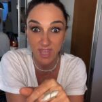 Renata Bravo Instagram - Live Venta de bodega de INTIME todos los oullet Puerto Montt , Viña del Mar , Quilicura la Florida y Maipú desde el 3 al 8 de enero ! Todo a $9.990 3 sostenes, 6 calzones, Pijamas , trajes de baño! TODO! Ademas tenemos 500 gift card con $10.000 para los primeros en llegar mañana 3 de enero! @intimechile los esperamos!