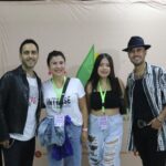 Renata Bravo Instagram – MÁS DE DIEZ MIL PERSONAS PRESENCIARON SHOW DE LOS VÁSQUEZ EN LA CISTERNA POR CIERRE DEL MES DE LA MUJER COMUNAL
La esquina de la Gran Avenida con Pedro Aguirre Cerda, en las cercanías de la intermodal de La Cisterna, se vio colmada de miles de personas que acudieron al llamado del municipio cisternino y su alcalde Joel Olmos, para cerrar con un gran acto musical, las actividades del Mes de la Mujer 2024.
En este contexto el plato fuerte de la jornada se vivió con el show de la banda Los Vásquez quienes hicieron vibrar a los más de 10.000 asistentes, con su mezcla de cumbia, pop y balada que los caracteriza en su carrera de más 14 años de extensión.
“Estamos muy contentos de ver a miles de vecinos y vecinas disfrutando con tranquilidad, en familia, el cierre de múltiples actividades que desarrollamos desde el Municipio comunitario, a lo largo del mes de la mujer. Desde talleres, charlas, ferias de emprendimientos hasta lo de hoy. (…) para nosotros la democratización de la cultura y el arte son aspectos clave y lo de hoy es expresión de aquello”, afirmó el alcalde Joel Olmos tras el cierre del evento.
El edil cisternino además remarcó que “el día de la mujer y todo este mes es significativo para nuestra gestión, pues nuestro enfoque apunta al avance en derechos de las mujeres; a la superación de toda discriminación y toda violencia. Es decir, avanzar más rápido hacia una sociedad con mujeres más empoderadas, autónomas y libres en la concreción de sus proyectos de vida”.
El cierre del Mes de la Mujer, fue animado por la actriz Renata Bravo, e incluyó la presentación de la banda de covers del recuerdo “Cuerda para rato”; así como la presentación de las bailarinas de danza del vientre tribal y fusión “Tribu Nidhi”.
Un evento que implicó el cierre de ambas pistas de la Gran Avenida y que se transformó en un hito en materia cultural y de masividad para la zona sur de Santiago.
#MesDeLaMujer