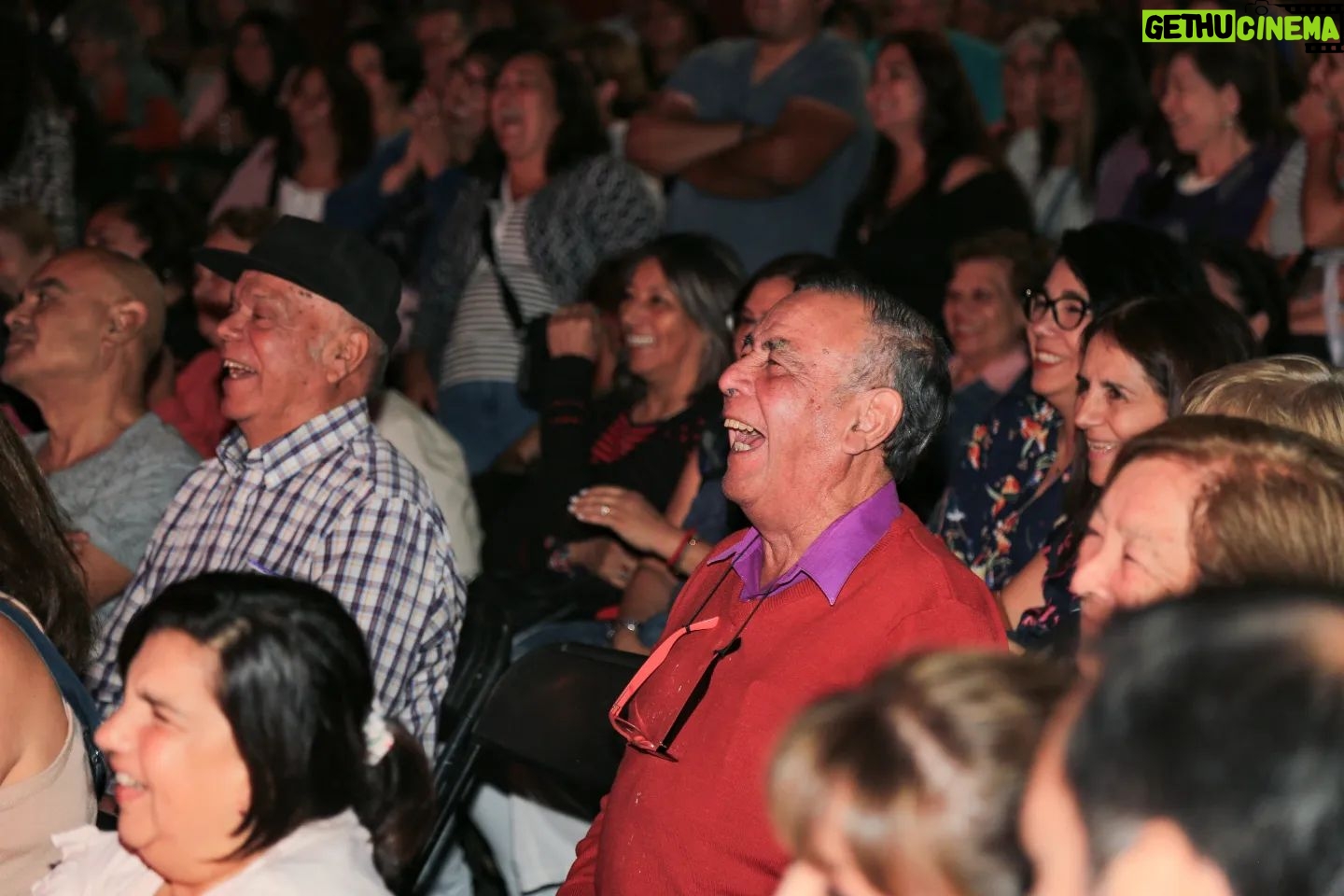 Renata Bravo Instagram - 👩🎤👏 Actriz, emprendedora y comediante Renata Bravo sacó buenas risas con su Stand Up en "Paseo Voces de Mujer" de Isla de Maipo. ✅️ La reconocida artista se llevó el aplauso y cariño de vecinos y vecinas de todas las edades en una exitosa jornada de boulevard 2024. 🤝 Alcalde Juan Pablo Olave y parte del Concejo Municipal le entregaron un obsequio y reconocimiento por ser parte de esta conmemoración del Día de la Mujer. #ISLADEMAIPO #PreocupadaPorTi