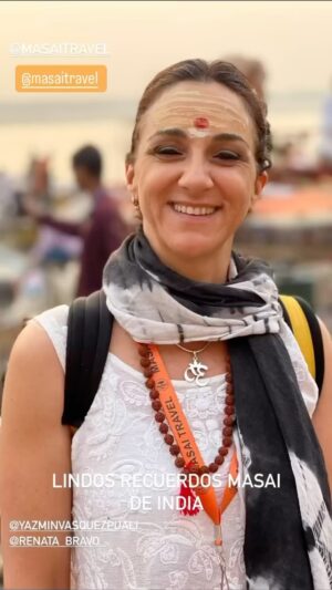 Renata Bravo Instagram - India …… una experiencia  que no olvidaré  jamás, y con los mejores compañeros de viaje @claudio_iturra @yazminvasquezpuali eternamente agradecida de @masaitravel #india #varanasi #ganjes