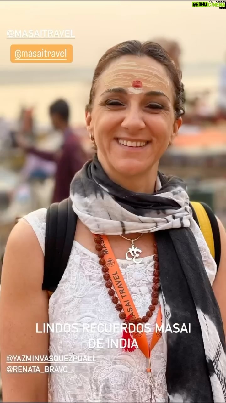 Renata Bravo - 8.2K Likes - India …… una experiencia que no olvidaré jamás, y con los mejores compañeros de viaje @claudio_iturra @yazminvasquezpuali eternamente agradecida de @masaitravel #india #varanasi #ganjes