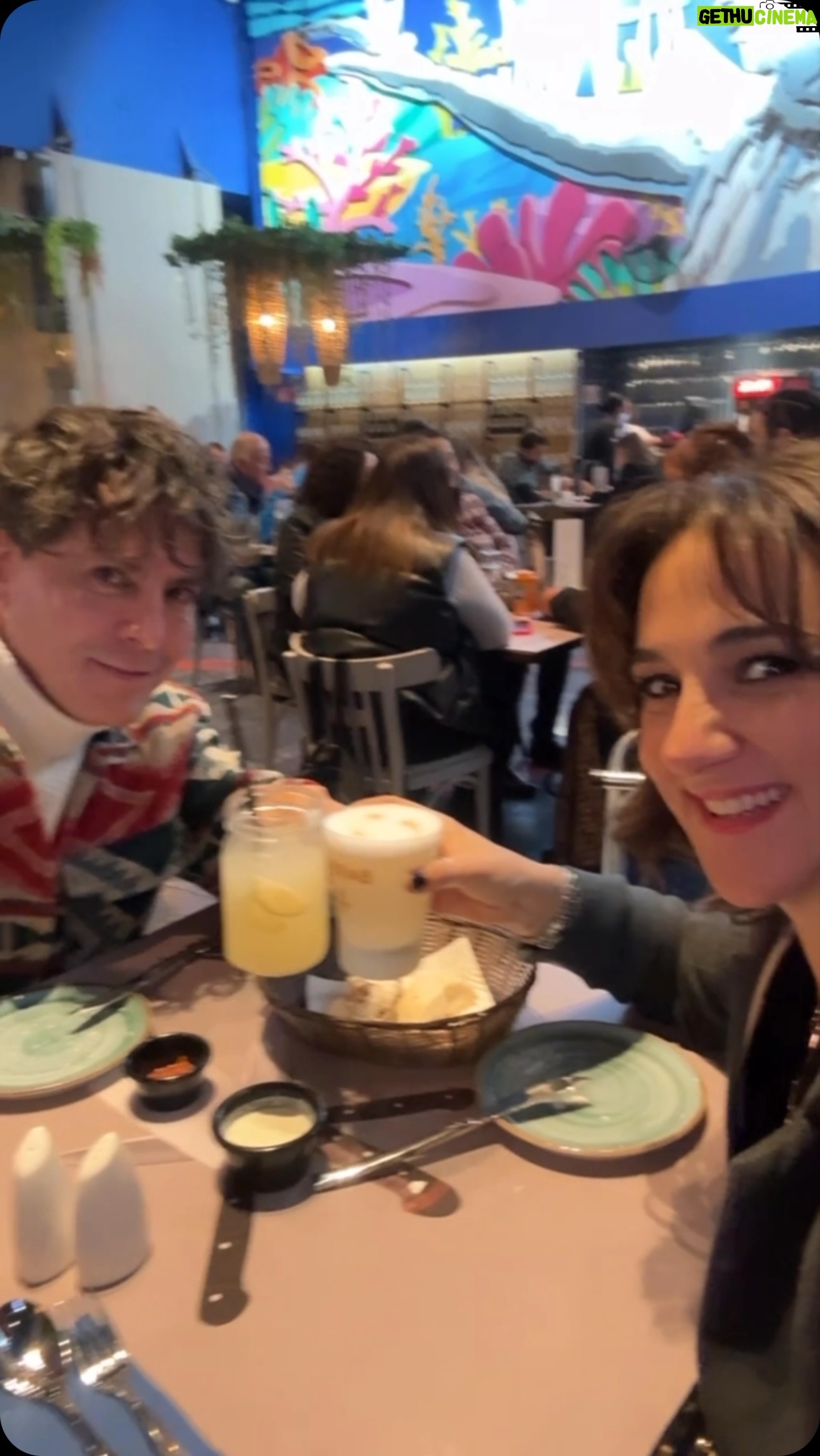 Renata Bravo - 884 Likes - Extraordinaria la #experienciamonticello los mejores restaurantes con los famosos chef del Discipulo ! Bares súper entretenidos, y grandes eventos! Y además está el casino! Ósea quien se puede resistir ! Y les paso el dato, hay buses de acercamiento y tbn van que te llevan a tu casa! @hopsxchinoise @oliverapastas @lola_by_arola @yuhui_discipulo_del_chef @granmonticello @geniacomunicaciones #escapateamonticello
