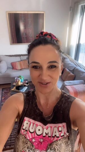 Renata Bravo Instagram - DATAZO !!!!!! Para todos mis amigos y amigas busquillas  de ésta  comunidad!!!!! Lunes 16 y Martes 17 de octubre venta de FARDOS de INTIME!!!! Hay fardos de 50 mil 70 mil y 100 mil para que elijas el qué más te convenga! Excelente oportunidad para tener una platita extra para éste fin de año no les parece ???? Desde las 9 am hasta las 5:30 hrs! Nos juntamos en  NATANIEL COX 1498 SANTIAGO CENTRO