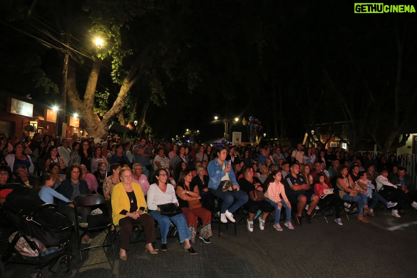 Renata Bravo Instagram - 👩🎤👏 Actriz, emprendedora y comediante Renata Bravo sacó buenas risas con su Stand Up en "Paseo Voces de Mujer" de Isla de Maipo. ✅️ La reconocida artista se llevó el aplauso y cariño de vecinos y vecinas de todas las edades en una exitosa jornada de boulevard 2024. 🤝 Alcalde Juan Pablo Olave y parte del Concejo Municipal le entregaron un obsequio y reconocimiento por ser parte de esta conmemoración del Día de la Mujer. #ISLADEMAIPO #PreocupadaPorTi