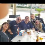 Renata Bravo Instagram - Solo falto yo!!!!!!!! Ya voy familia ! Espérenmeeeeeeeeeeee los hermanos Bravo Foschino y la nona ( mi mamá ) los amo infinito y los recuerdo cada día ! Perdón por todo el material que me dan a diario en la radio para reírme de cada uno 🤣🤣🤣🤣 @rominabravof @romano_bravo_ @romana_bravo_ @renatobravofoschino @melelita_1951 #familialejosperocerca❤️ #islasbalearesespaña🇪🇸 mire @elwerne te los presento 🤣