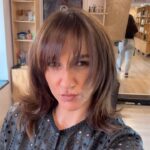 Renata Bravo Instagram - New look ! Gracias @benditapelu y al #nico que me asesoró y cortó y a la @pia_haircolorist que me hizo el color ❤️ son lo más ! #chasquilla #newlook que cambio de look recuerdan que los haya marcado ? De lo que sea los leo