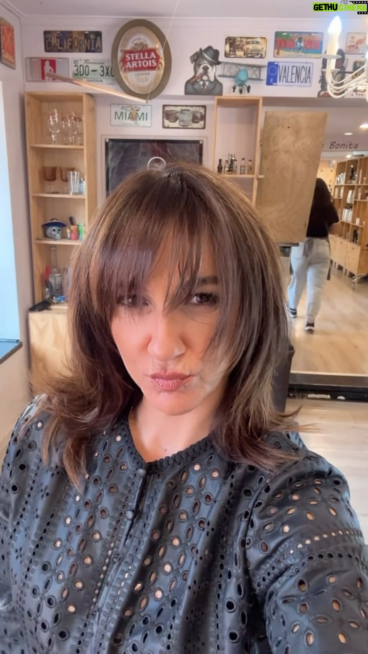 Renata Bravo - 11.5K Likes - New look ! Gracias @benditapelu y al #nico que me asesoró y cortó y a la @pia_haircolorist que me hizo el color ❤️ son lo más ! #chasquilla #newlook que cambio de look recuerdan que los haya marcado ? De lo que sea los leo