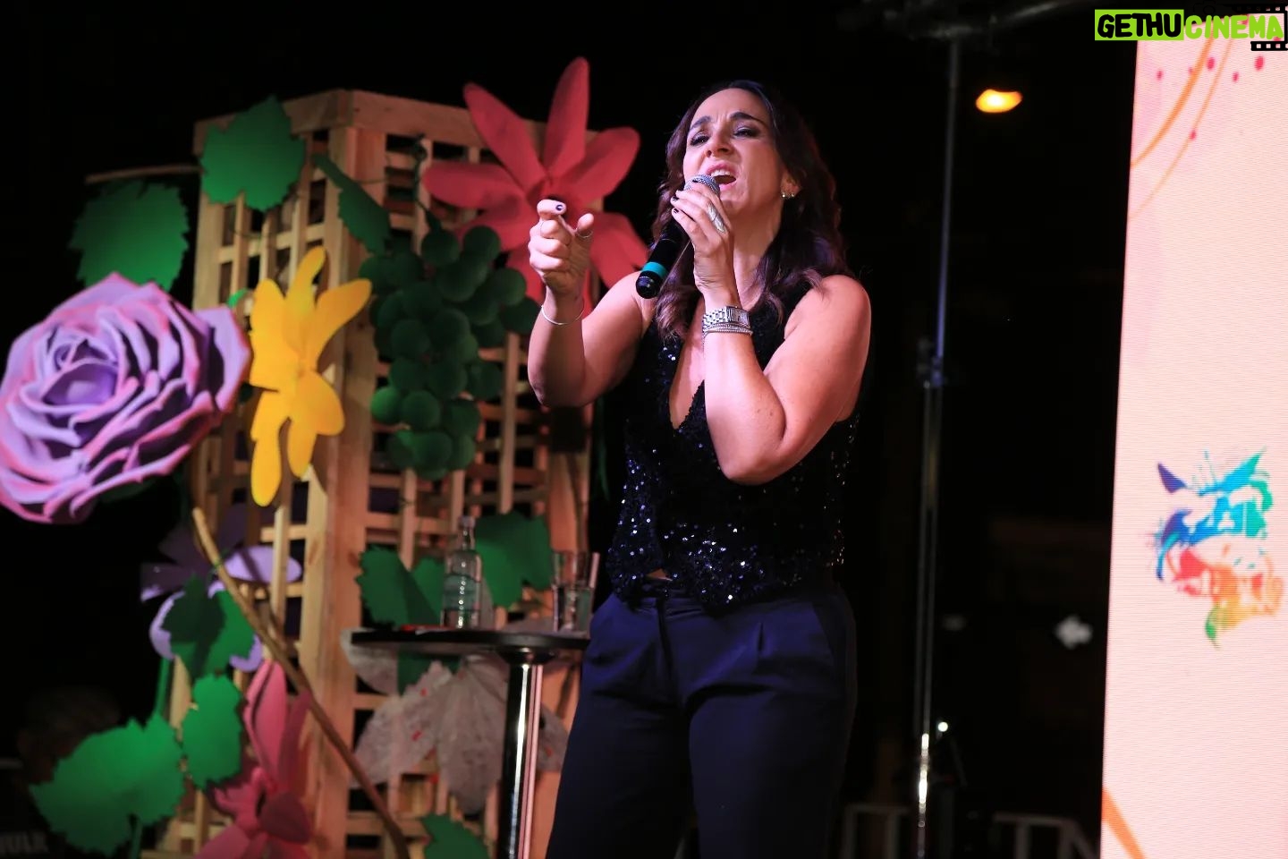 Renata Bravo Instagram - 👩🎤👏 Actriz, emprendedora y comediante Renata Bravo sacó buenas risas con su Stand Up en "Paseo Voces de Mujer" de Isla de Maipo. ✅️ La reconocida artista se llevó el aplauso y cariño de vecinos y vecinas de todas las edades en una exitosa jornada de boulevard 2024. 🤝 Alcalde Juan Pablo Olave y parte del Concejo Municipal le entregaron un obsequio y reconocimiento por ser parte de esta conmemoración del Día de la Mujer. #ISLADEMAIPO #PreocupadaPorTi