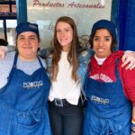Renata Toscano Bruzón Instagram - Hoy compartimos una bella mañana en @positivo.cafe, este bar queda en la estación de San Isidro y es inclusivo, es decir, que es atendido por personas con discapacidad que además elaboran ellos mismos los producto que venden Una iniciativa hermosa y apoyada por @sanisidrogob ¡Tienen que venir a compartir un lindo momento y salir con la pancita feliz! #SiALaInclusion