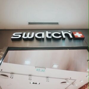 Renata Toscano Bruzón Instagram - Cada vez falta menos para las fiestas 🙈 y yo estoy feliz porque soy MUY fan ✨
•
•
•
#swatchxmas 🎅🏻
@swatch_ar 
@stylewatcharg 
#christmastime 🎄
