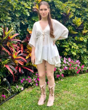 Renata Toscano Bruzón Instagram - Gracias Perú 🇵🇪 por todo lo que vivimos 🥰, esperamos volver a estar pronto por allá. Mis looks @47street muy bombas 💣 ¿Cual les gusto mas? ... los leo 🤔😁
•
•
•
Styling: @paloma.romagnoli