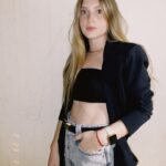 Renata Toscano Bruzón Instagram - Estar peinada no es lo mío pero bueno 🙈✨ • • • @revolve @liamnauman