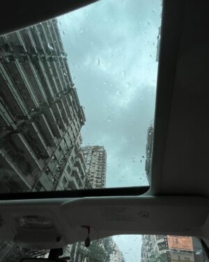 Renata Toscano Bruzón Instagram - Los días de lluvia me ponen de buen humor ☔️
