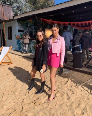Renata Toscano Bruzón Instagram - Ya está disponible Go! La fiesta inolvidable y a mi me explota el corazón de la emoción 🙈♥️. Estoy feliz de poder seguir creando este personaje que tanto amo y que tanto me da y sobre todo, de trabajar con tremendo equipo; desde los camarógrafos, técnicos, nuestro director capo @mauroscandolari, @mellinook que me dió esta oportunidad y más que nada mis amigos actores que siempre me sacan una sonrisa y me enseñan algo nuevo. Disfruten de este 🏝Summer Special 🏖como nosotros lo hicimos. Los quiero 🥰🤗