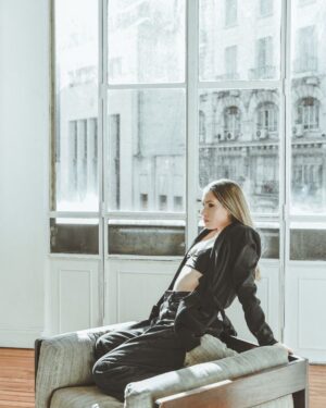 Renata Toscano Bruzón Instagram - Arrancamos con todo el viernes 🖤
•
•
•
Ph: @laureanafenoyph 
Make up: @makeupbelenok