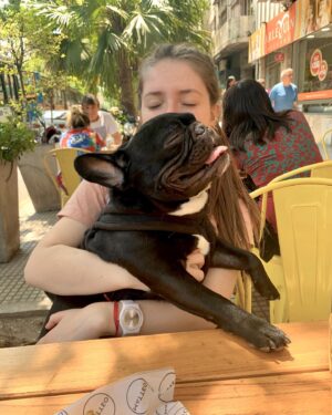 Renata Toscano Bruzón Instagram - ᴍɪ sᴇʀ ᴠɪᴠᴏ ғᴀᴠᴏʀɪᴛᴏ ᴇɴ ᴛᴏᴅᴏ ᴇʟ ᴘʟᴀɴᴇᴛᴀ ᴛɪᴇʀʀᴀ 🌎🐶♥️... ¿Quien más es fan de las mascotas? 
#Boston
