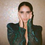 Renata Vaca Instagram - A craving not a crush . Uff 🐍 Fotografía @georgie.uris Mua & pelo @paolalc_mua Periodista @mar.canela94 Vestidos @atemporal125 Kimonos @malamutegirasol Joyería @opheliasr