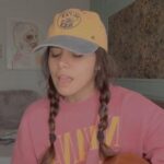 Renata Vaca Instagram – Hace más de 6 mesejuelos escribí esta rolita y pues me dió por cantarla… 
Pd. Amo las guitarras de @bamboo_es 🤧