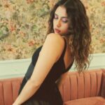 Renata Vaca Instagram - La falda así me hizo sentir Carrie Bradshaw cuando se va a vivir a Paris jiji salu2