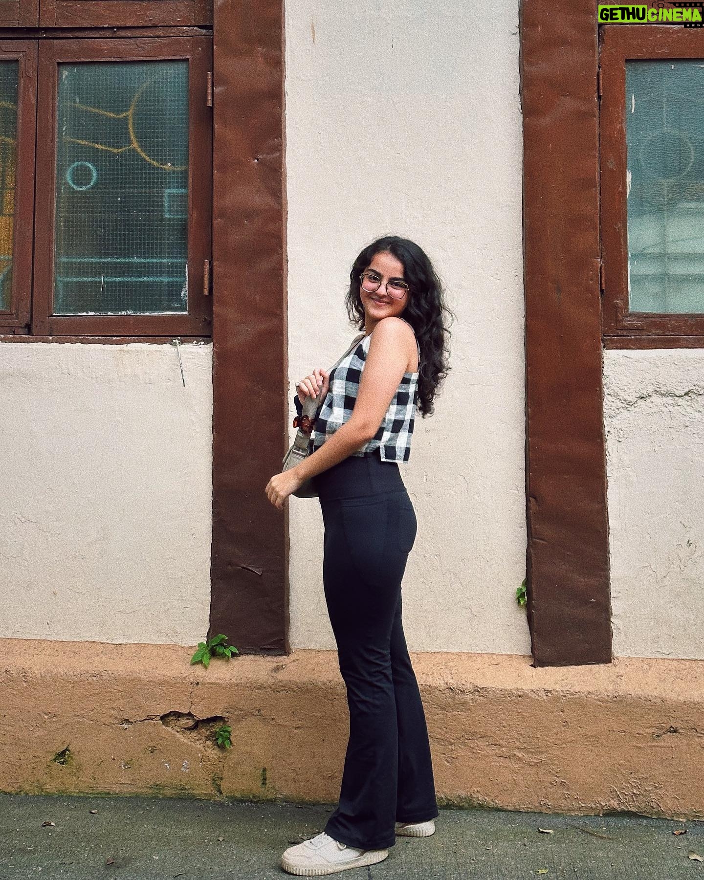 Renaye Tejani - 2.5K Likes - most used app: camera š¤