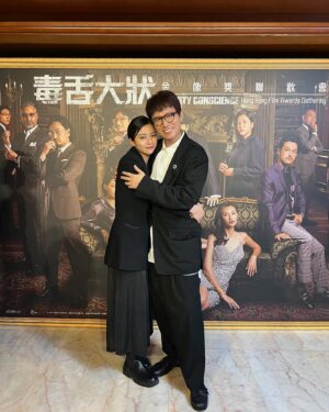 Renci Yeung Instagram - 小時候看金像獎是總在想，要是有一天可以成為其中一份子，那會是多麼的夢幻。
這夜遇到的每一位，一個握手，一個擁抱，輕拍拍膊頭，充斥著滿滿的勉勵和愛。

坦白說我從不是個有信心的人，但是我對《毒舌大狀》的信心很大。

一支竹仔易折彎，團隊的力量總是最強大，也是最寶貴最珍而重之的禮物。抱得最佳電影這份榮譽後，我們紛紛於後台輪流摸一摸抱一抱奬座，原來是如此的重！重得讓我們圍成一團，一起擁抱著。

這夜的我還有許多甩漏，許多美中不足，在此特別感謝鍾太 @fish331 不論在紅地氈前後或是會場裏頭總是毫不吝嗇地讚賞我陪伴着我安撫著我的不安。

再一次恭喜各位得獎的伙伴們，繼續一起走未來的路吧！

大大力感謝我的魔法團隊將我變美給我信心
RED CARPET LOOK
Hair | @nickienick 
Make up | @carmencmakeup_cc @guerlain 
Stylist | @yoyokwans 
Wardrobe | @celine 
Heels | @jimmychoo 
Jewellery | @bulgari 
R-Team | @syllina_tong @holly_shotshot 

AFTER PARTY LOOK
Wardrobe | @chloe