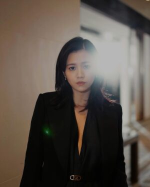 Renci Yeung Instagram - ✨ 

一年一度導演會
我們的最佳電影
@aguiltyconscience_movie 
！！！
恭喜所有得獎者♡

Makeup | @carmencmakeup_cc 
Hair | @nickienick @twotwo.hair 
Styling | @syanleung 
Wardrobe | @fendi #FendiPeekaboo
Jewellery | @chaumetofficial