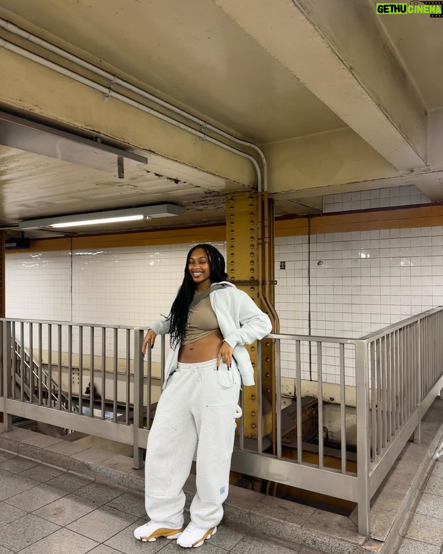 Renée Downer - 25.2K Likes - 1000 mph✈️