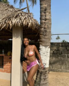 Actress Renée Downer HD Instagram Photos and Wallpapers December 2023
