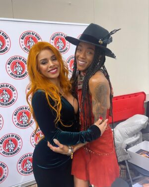 Renee Michelle Instagram - My sister from another mister  @thefoxxyone 💛💋

#reunited #wrestling #smiles #prowrestling #girltime #girltime #fall #winter #winstonsalem #northcarolina #wisconsin #waukesha