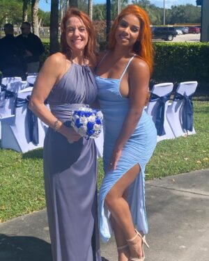 Renee Michelle Instagram - Congratulations Sandy & Scott 🕊💙

Thank you Sandy for inviting me to your special day and having me as Susan sexy date 😆💙🤗

#wedding #weddingbliss #verobeach #florida #weddingday #autumn #smile #fall #saturday #sunnyday