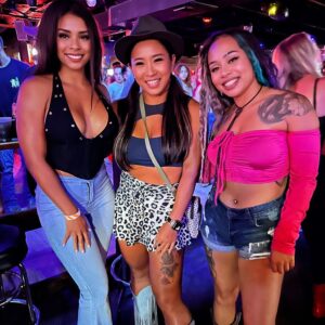 Renee Michelle Instagram - Had such a blast catching up and having a girls night 💖💕🤠

@cowboysorlando 

#cowboysorlando #florida #girlsnight #smile #dance #linedance #country #cowgirl #cowboy