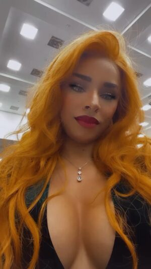 Renee Michelle Instagram - I had a blast at @wrestlecade this past weekend 💋💛 

#wrestlecade #prowrestling #lno #winstonsalem #northcarolina #signing #ladiesnightout #wrestling #december #autumn #winter