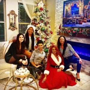 Renee Michelle Instagram - Merry Christmas Everybody 🎄

#merrychristmas #happyholidays #december #winter #florida #girlsphoto #ootd #lotd #motd