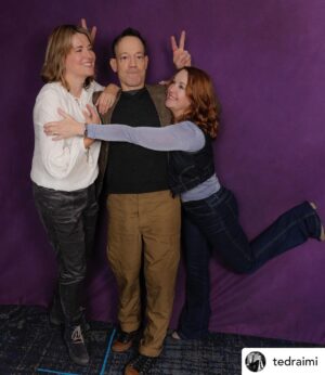 Renee O'Connor Instagram - Teddy, it’s been too long!! 
Posted @withregram • @tedraimi When you try to give rabbit ears to your dear pals but it doesn’t work.

#lucylawless #reneoconnor #tedraimi #xena #90s #90stv #pals