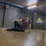 Renjini Kunju Instagram - Trying out 6 variations of side plank with @nit.unni yoga classes by @nit.unni Morning 7am to 8am- Thrice a week Contact 9747327210 or whatsapp for details #yoga #yogainspiration #yogaclasses