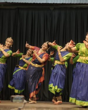 Renjini Kunju Instagram - “Grateful for the divine opportunity to perform in front of Guruvayoorappan. Each moment filled with divine blessings and musical joy. 🙏🎶 #GuruvayoorPerformances #DivineMelodies” 

📷 @harikuttanhk 
Mua @makeup_pearl_official