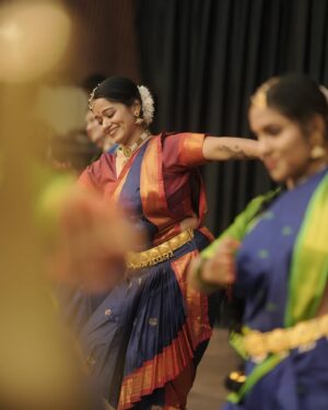 Renjini Kunju Instagram - “Grateful for the divine opportunity to perform in front of Guruvayoorappan. Each moment filled with divine blessings and musical joy. 🙏🎶 #GuruvayoorPerformances #DivineMelodies” 

📷 @harikuttanhk 
Mua @makeup_pearl_official