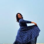 Renjini Kunju Instagram - “Lost in the rhythm of the waves, dancing to the melody of the wind, under the spotlight of the sun – where the beach becomes a canvas for an impromptu symphony of joy.” An impromptu one … 🎥 @abishek_udayakumar_ & @cloudsbyvibin #12thfail #currentmelodies #bolna #reelsinstagram #reelitfeelit