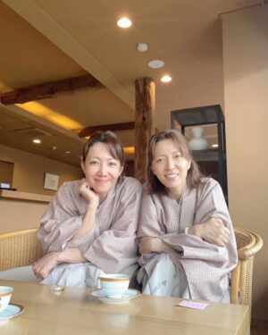 Reon Yuzuki Instagram - .
13時公演終わりに
とうこさんと
有馬温泉に
👍
たくさんお湯に浸かって
美味しいお食事を食べて
爆睡して
朝からまた温泉入って
温泉饅頭食べて
最高の癒し時間でした😊
.
大阪の公演があっても
なかなか
休演日前から
有馬に泊まれる事って
少ないから

すごーく
楽しみに二人で
企画しました😀
.
また明日から
しっかり頑張れます👍

.
本当に
最高に
笑って癒されて
積もる話を沢山して
幸せな旅でした😊😊

.
#カムフロムアウェイ
#CFA
#安蘭けい　さん
#有馬温泉
#ラジオ聞いてくださった皆様ありがとう
#柚希礼音