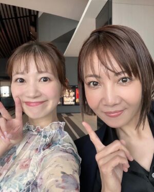 Reon Yuzuki Instagram - .
星組公演
『BIG FISH（ビッグ・フィッシュ）』🐠🐠🐠
.
お稽古前の
ねねと
行ってきました☺️

.
びっくりするぐらい
泣いて
自分でも驚き☺️
横のねねも
泣いてました☺️

.
我慢するのに
温かい涙が
溢れてくる
素晴らしい作品でした🙂

.
星組が
まあるく
あたたか〜く
一つにまとまってて
とても
嬉しかったです😌

.

みんな
生き生きと
輝いてて
まこっつあんを
筆頭に
みんな
役がぴったり😌
素晴らしかったです❤️

.
とっても幸せな
観劇🐠🐠🐠🩷😆

.
#星組
#ビッグフィッシュ
#礼真琴　ちゃん
#小桜ほのかちゃんも素晴らしかったわあー
#夢咲ねね　ちゃん
#柚希礼音