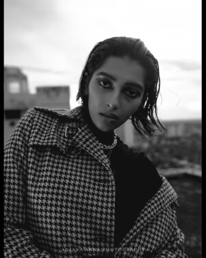 Reshma Nair Instagram - I'm here to show the world that a women can be light and dark, gentle and fierce, strong and soft, and warrior and healer. And that balance doesn't make her bad. It makes her powerful as fuck.

.
.
.
PC @anjanaannaphotography

#editorial #editorialphotography #editorialshoot #editorialmakeup #editorialillustration #editorialdesign #editorials #EditorialModel #editorialfashion #editorialphotographer #editorialdemoda #editorialhair #editorialstylist #editorialglamour #editorialphotoshoot #EditorialPhoto #editoriales #editoriale #editorialstyling #editorialmoda #editorialhairstylist #editorialportrait #editorialcartoon #editorialretouching #editorialmagazine #editorialshot #editorialart#anjanaannaphotography#bigbossmalayalamseason2#bipolarmastani